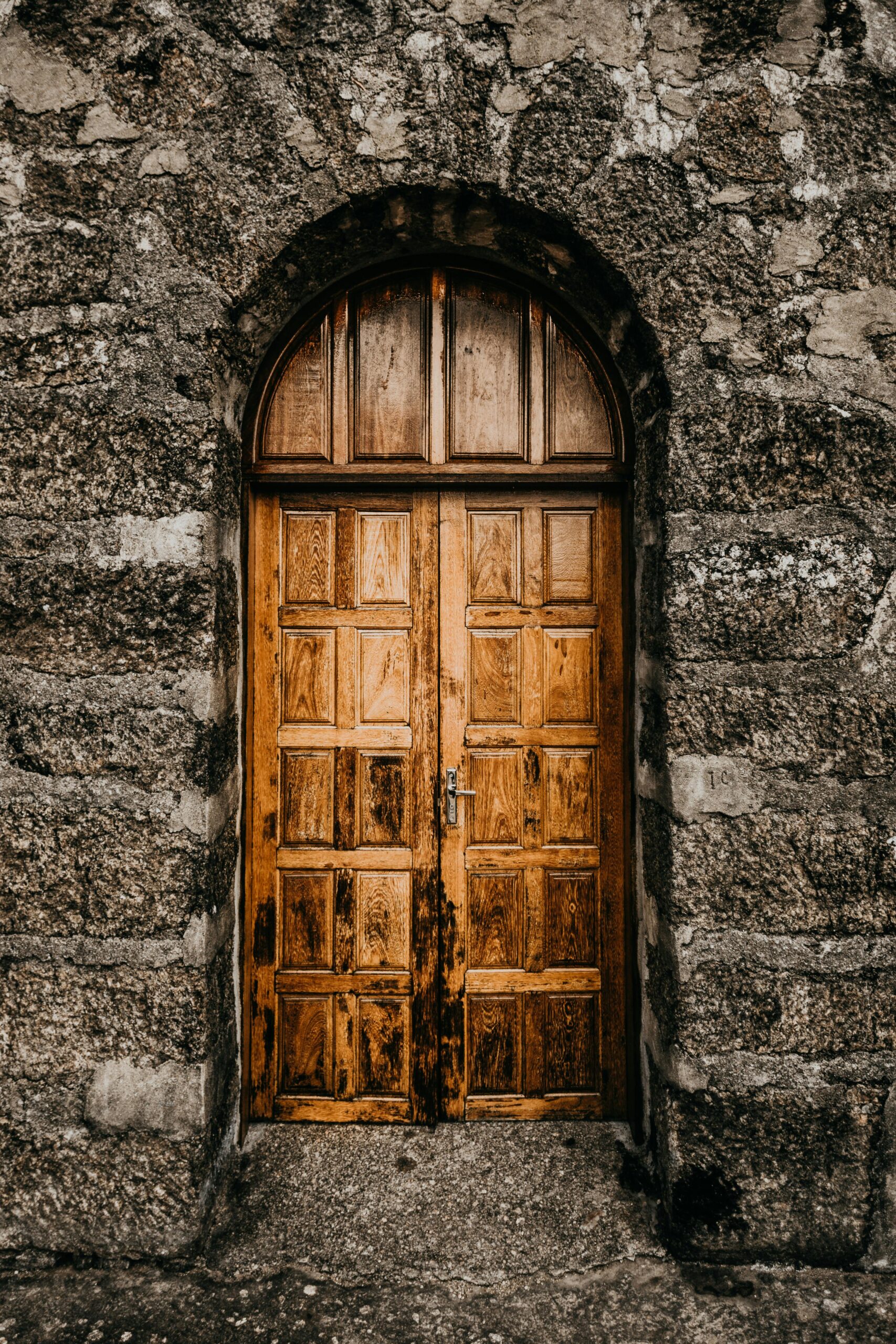 Använda enkel Dörr eller Parytterdörr? En Guide för Rätt Val till Ditt Hem